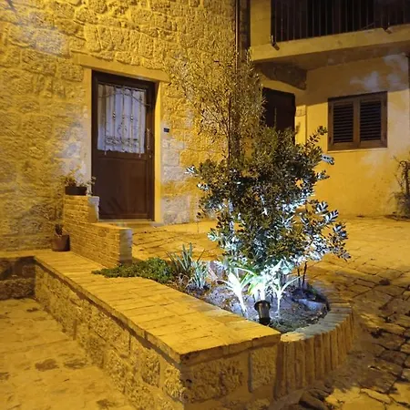 Casa Vacanze Borgo Gulini Da Anna Petralia Soprana Exterior photo